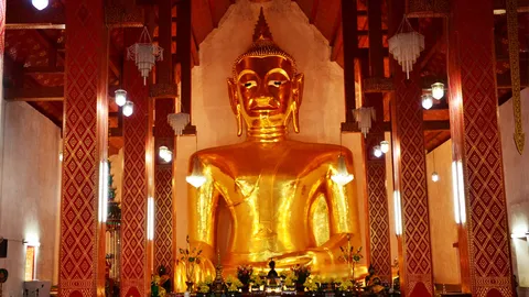 แห่ไหว้ 'พระเจ้าตนหลวง' 525 ปี ใหญ่สุด-ศักดิ์สิทธิ์ ขอลูกได้ทุกราย! 