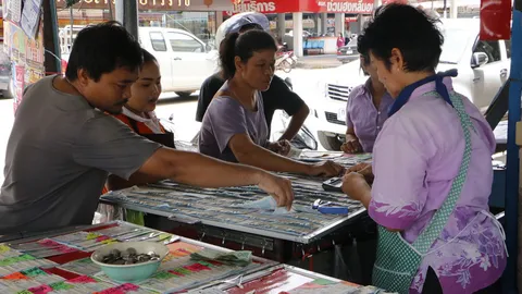 เลขเด็ดแม่ตะเคียนมาแรง! ลอตเตอรี่กำแพงเพชรขาดตลาด  