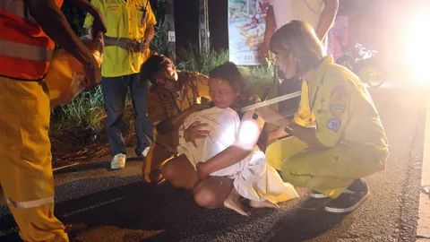 แม่แทบขาดใจ! ด.ญ.4 ขวบ วิ่งตามพ่อข้ามถนน ถูกรถยนต์ชน คอขาดกระเด็น 