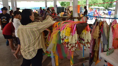 เลขเด็ดชุดสุดท้าย 'เจ้าแม่ประดู่ทอง' มาตอนใกล้รุ่ง หลังสวดมนต์ข้ามคืน 