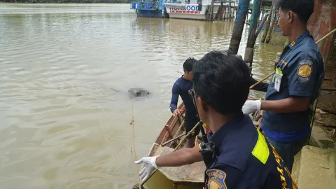 พบศพหนุ่มนิรนาม มัดแขน-ขา ใบมีดปักคอ โยนทิ้งแม่น้ำตราด