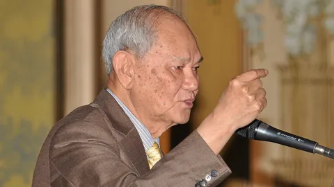 'มีชัย' ชี้ '111-109' แห้วลงประชามติ แต่ 'ปู' มีสิทธิ ปัดสนช.สั่งห้าม
