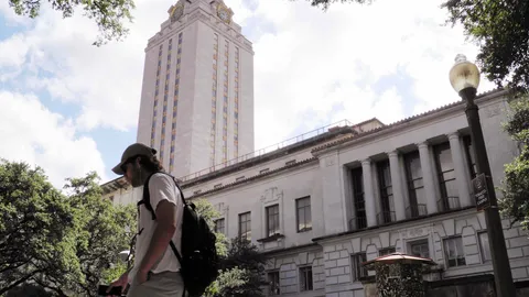 เทกซัสเริ่มใช้ ก.ม.ใหม่ ให้ นศ.พกปืนเข้าห้องเรียนได้