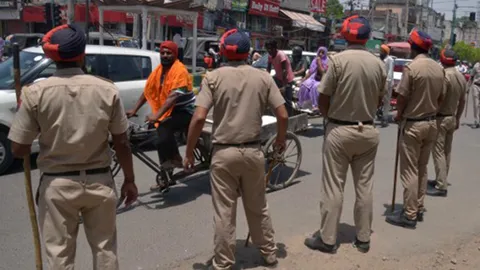 อินเดียจับ 3 หื่นรุมโทรมแม่ลูก-โวยตำรวจไม่ช่วย