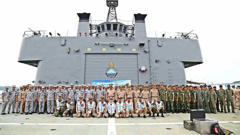 ทร.ตรวจความพร้อมหมู่เรือเฉพาะกิจบรรเทาสาธารณภัยทางทะเล