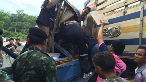 6 ล้อขนปูนเบรกแตก! อัดท้ายพ่วงบรรทุกหินที่อุบลฯ ผัวเมียบาดเจ็บ