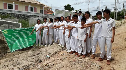 เดือดร้อน! ชาวบ้านมะขามคู่ ร้องขอถนน หลังเกิดข้อพิพาทโครงการชะงัก