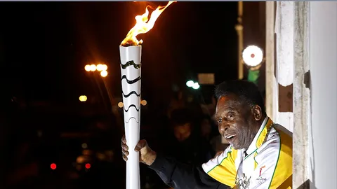 'เปเล' อาจเป็นผู้จุดไฟในกระถางคบเพลิงโอลิมปิก