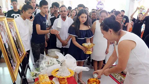 งานแต่งสุดสลด!! อาลัยคู่วัยรุ่นรักนาน 7 ปี มัจจุราชเอาตัวไป เก๋งชนดับ