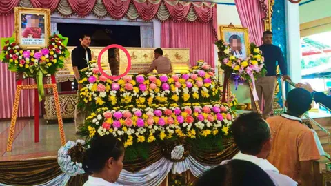 ถ่ายติดหน้าปริศนา! โผล่งานศพคู่รักหนุ่ม-สาว ญาติเพิ่งจัดงานแต่งอาลัย