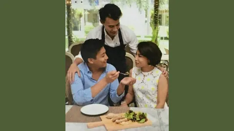 "ป้อนให้ด้วย"