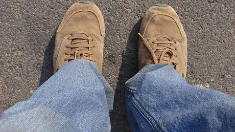 เทคนิคสวมยีนส์ซีดๆ ให้ดูเท่