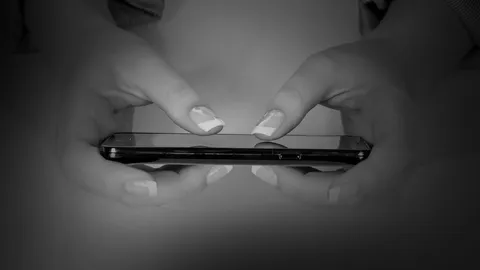 สาวไซด์ไลน์ บุกปอท. แจ้งความมือโพสต์คลิป ทำให้เสี่อมเสียชื่อเสียง