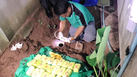 ตร.แพร่ ยึดยาบ้า 8.4 หมื่นเม็ด ฝังในถังส้วม สารภาพ พักยาไว้ขายส่งต่อ