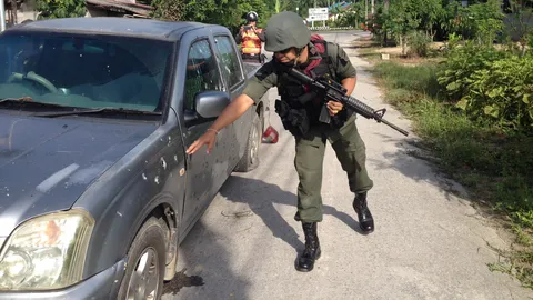 คนร้ายกดบึมตำรวจปัตตานีชุด รปภ.ครู ที่ อ.ยะหริ่ง โชคดีไร้เจ็บ