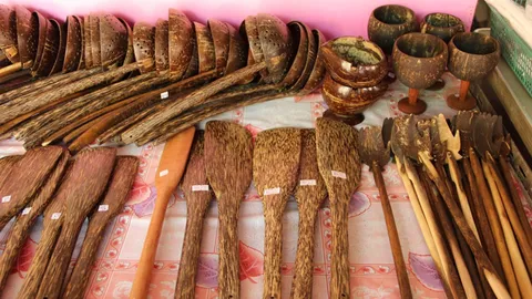 ของใช้จากกะลา กลุ่มหัตถกรรมที่พัทลุง ส่งขายเมืองนอก รายได้ปีละกว่า 3ล.