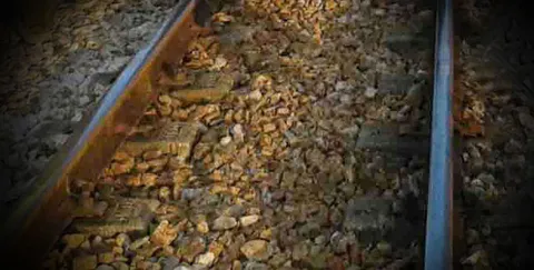 พบศพหนุ่มลพบุรี ถูกรถไฟด่วนวารินชำราบ ชนร่างกระเด็นดับ