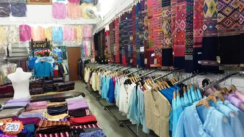 ร้านผ้าทอมือโทนสีฟ้า จ.น่าน ขายดี หลังนายกฯ เชิญชวนให้ใส่รับวันแม่