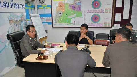 'น.ส.เอ' สาวคลิปเปลือยยังไม่พบ ตร.ห้วยขวาง ตามเวลานัด