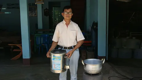 อดีตพ่อค้าน้ำเต้าหู้เจ๋ง ทำเตาไฟชีวมวล ขนาดกะทัดรัดแทนแก๊สหุงต้ม