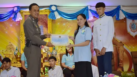 'ศานิตย์' เป็น ปธ.วันแม่โรงเรียนเทคนิค เตือนสติเด็ก ถอยเพื่อครอบครัว