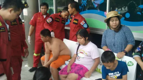 อลเวงหาดบางแสน นทท.กว่า 100 เล่นน้ำเจอฤทธิ์แมงกะพรุนหนัง เข้ารพ.ระนาว