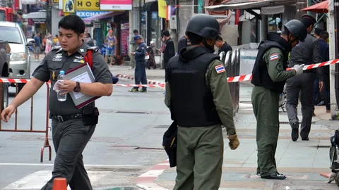 ภูเก็ตคุมเข้มความปลอดภัย ยกเลิกแหล่งรวมคน หลังเกิดเหตุบึม 2 จุด