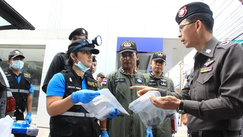ตำรวจพบชิ้นส่วนโทรศัพท์มือถือ ในร้านทวีสินพลาสติก
