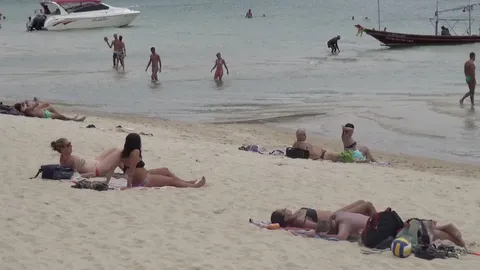 นทท.ทะลักพะงันวันละ 2-3 พัน ไม่หวั่นเหตุร้าย แห่ร่วมงานฟูลมูน