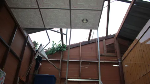 เพชรบุรี ฝน-ลมกระโชกหนัก พัดถล่ม บ้านพังกว่า 20 หลังคาเรือน