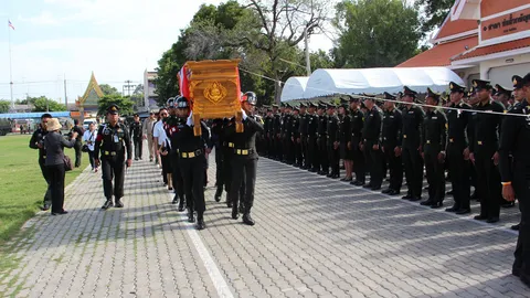 ทหารตั้งแถวรับศพ นักบินที่ 2 กลับราชบุรีสมเกียรติ พ่อ-แม่ยังทำใจไม่ได้