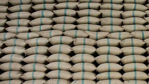 ไทยฮึดสู้! ขายข้าวแข่งเวียดนาม-กัมพูชา ให้ฟิลิปปินส์ 2.5 แสนตัน