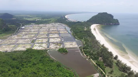 ทหารบุกตรวจบ้านพักหรู100ล้านอ่าวทุ่งทราย ญาตินักการเมืองรุกที่สาธารณะ