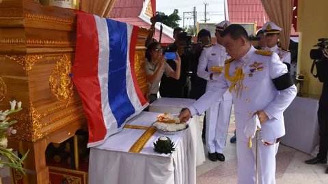 พระราชทานเพลิงศพ 'พล.ท.สุทัน-ร.อ. มงคลชัย ' อย่างสมเกียรติ