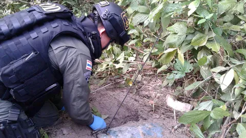 ค้นบ้านเป้าหมาย เอี่ยวระเบิดปั๊มในอ.รามัน รวบผู้ต้องสงสัย 1 ราย