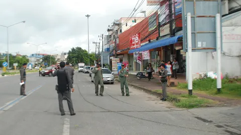 เกือบวุ่น! พบกระเป๋าต้องสงสัยข้างห้างเมืองตรัง หนุ่มใหญ่แสดงตัวลืมไว้