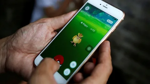 ประเดิมวันแรก 12 ราย โดนตร. จับขับรถเล่น 'โปเกมอน โก'