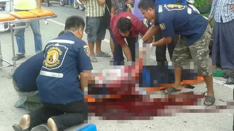 ไปไม่ถึงโรงเรียน! นร.สารพัดช่างสุพรรณฯ เสยท้ายสิบล้อ ตาย 1 สาหัส 1