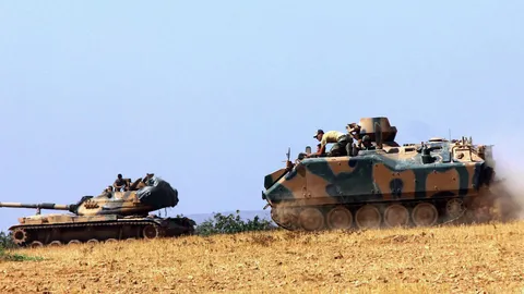 ตุรกีอพยพปชช. หลังไอซิสในซีเรียยิงปืนครกถล่มเมืองชายแดน