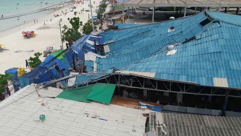 ร้านอาหารเกาะล้าน หลังคาถล่ม! บาดเจ็บ 2 เผยเจ้าของเป็นคนจีน