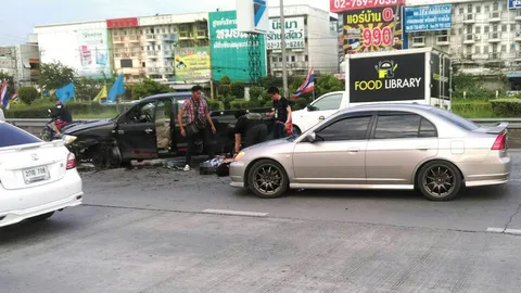 ล่าระทึก! แก๊งยาบ้ากลางเมืองปากน้ำ ตร.ยิงยางรถสกัดจนสิ้นฤทธิ์(ชมคลิป)