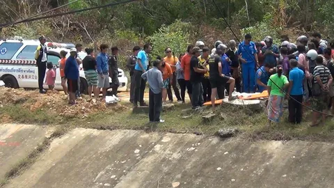 พนง.กวาดขยะ เทศบาลหาดใหญ่ หาหอยริมคลอง เสียหลักลื่นตกน้ำจมดับ 