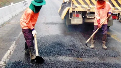 ทางหลวงชลบุรีเบี่ยงการจราจร รื้อพื้นทำคอนกรีตทางหลวง 331