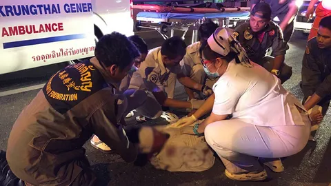 นายช่าง กปน. ซิ่ง จยย.ชนขอบปูนกลางสะพาน ร่างละลิ่วร่วงเลนตรงข้าม สาหัส