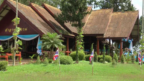 พ่อเมืองตาก ทุ่มทุนส่วนตัว เนรมิตหลังคาศาลาทรงงานสมเด็จพระราชินีนาถฯ 