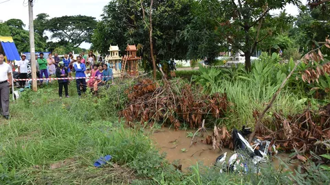 ไม่ทันได้บวช! หนุ่มเดินสายเคเบิลวัย 21 ซิ่ง จยย. หลุดโค้งจมน้ำดับ