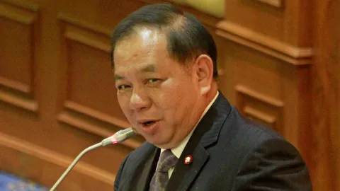 เพื่อไทยรุมอัด สนช.เพิ่มที่นั่งอีก30คน-เด็ก ปชป.โวย สปท.ชงยุบ ส.ข.