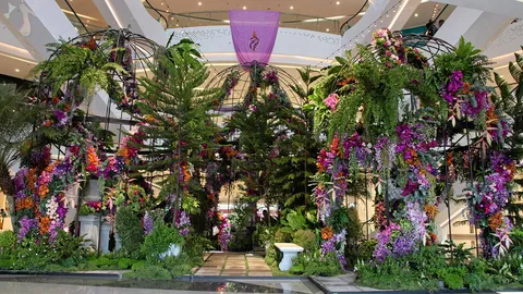 ขนมหวานคู่กับดอกไม้งาม