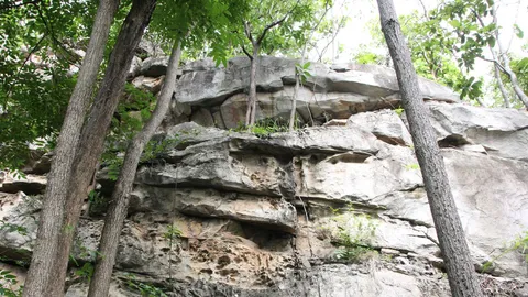 อุตรดิตถ์ จ่อดัน เขาตาพรม เป็นแหล่งท่องเที่ยว ชมภาพวาดยุคหิน