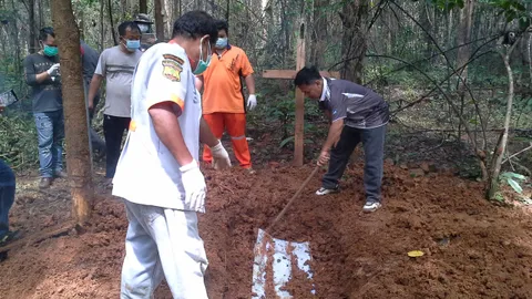 คดีพลิก! ขุดศพเด็กม้งกำพร้าซดยาพิษ คาดอาจโดนฆ่า อายัดเงินบริจาคแล้ว 